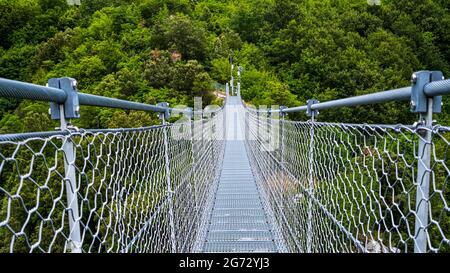 Vue sur le pont tibétain de Laviano, Campanie, Italie Banque D'Images