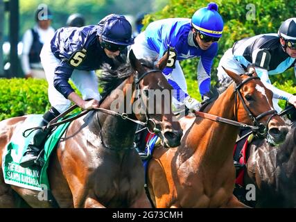 Elmont, NY, États-Unis. 10 juillet 2021. Santa Barbara (IRE) #5, monté par le jockey Ryan Moore remporte le Belmont Oaks Invitational (Grade 1) au Belmont Park à Elmont, New York, le 10 juillet 2021. DaN HearyEclipse SportswireCSM/Alamy Live News Banque D'Images