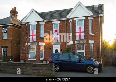 Bournemouth, Dorset, Royaume-Uni. 10 juillet 2021. Une maison à Bournemouth dans le Dorset décorée avec des drapeaux d'Angleterre en soutien de l'équipe de football d'Angleterre avant la finale de l'Euro 2020. Crédit photo : Graham Hunt/Alamy Live News Banque D'Images