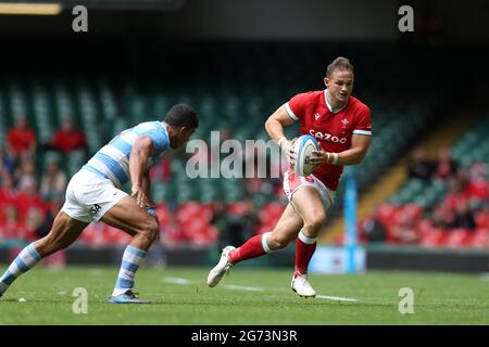 Cardiff, Royaume-Uni. 10 juillet 2021. Hallam Amos du pays de Galles en action.Rugby international friendly, pays de Galles v Argentine, série d'été match au stade de la Principauté à Cardiff le samedi 10 juillet 2021. photo par Andrew Orchard/Andrew Orchard photographie sportive crédit: Andrew Orchard photographie sportive/Alamy Live News Banque D'Images