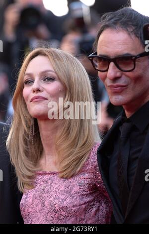 Vanessa Paradis et Samuel Benchetrit participant à la première de son vivant dans le cadre du 74e Festival international du film de Cannes, France, le 10 juillet 2021. Photo d'Aurore Marechal/ABACAPRESS.COM Banque D'Images