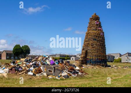 9 juillet 2021 le site du feu de camp protestant Kilcooley qui est construit pour brûler la nuit du 11 juillet. Cet événement annuel cele Banque D'Images