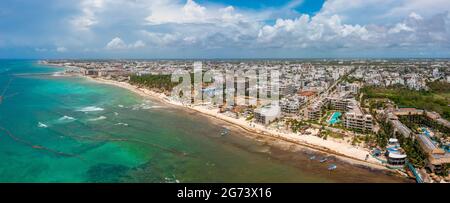 Vue aérienne de la ville de Playa Del Carmen au Mexique. Banque D'Images