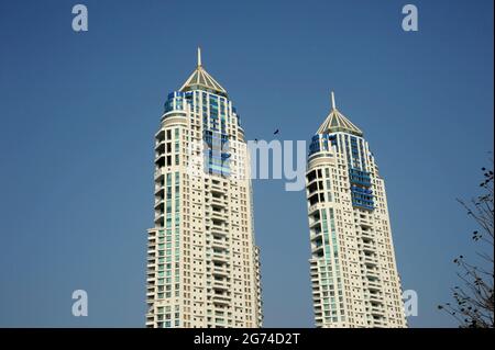 Mumbai l'Impérial est une tour à deux tours par le complexe résidentiel de gratte-ciel Shapoorji Pallonji Tardeo Mumbai qui est l'un des plus hauts bâtiments achevés Banque D'Images