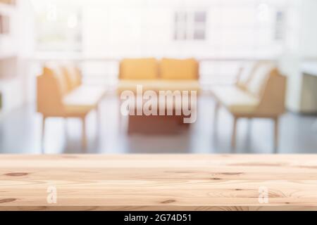 salle d'attente blur avec canapé-chaise et table centrale pour la maison bureau intérieur produits montage publicité arrière-plan. Banque D'Images