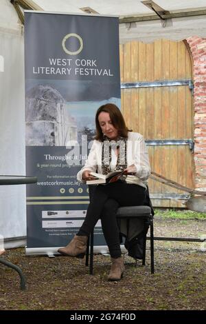 Bantry, West Cork, Irlande. 10 juillet 2021. Le West Cork Literary Festival commence trois jours d'événements en plein air avec de nombreux écrivains . Photo ci-dessous auteur de livre Anne Griffin. Crédit: Karlis Dzjamko/Alay Live News Banque D'Images