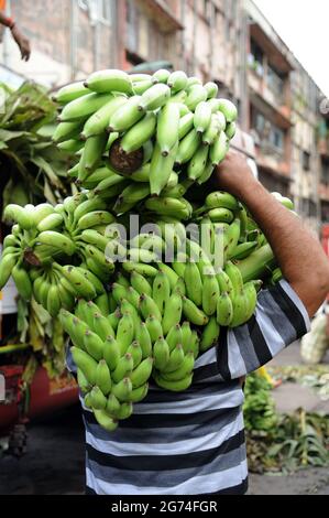 Mumbai Inde Banana vendeur sur le marché de mumbai Banque D'Images