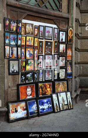 Mumbai; Maharashtra; Inde- Asie; Jan; 2017 : Vente de belles peintures sur le sentier de pied fort bombay Banque D'Images