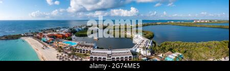 Vue aérienne des hôtels de luxe de Cancun Banque D'Images