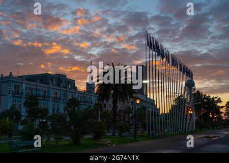 Batumi, Géorgie - 07 juin 2021 : port maritime au coucher du soleil Banque D'Images