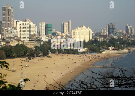Mumbai; Maharashtra; Inde- Asie; mars; 2015 : vue aérienne de Girgaon chowpatty et de Bombay; gratte-ciel Banque D'Images