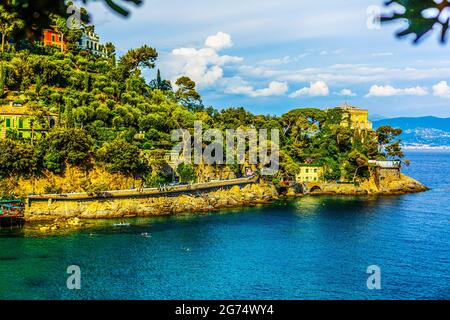 Plage à côté de Portofino en Italie. Magnifique baie de Paragi. Vacances de natation en Italie Banque D'Images