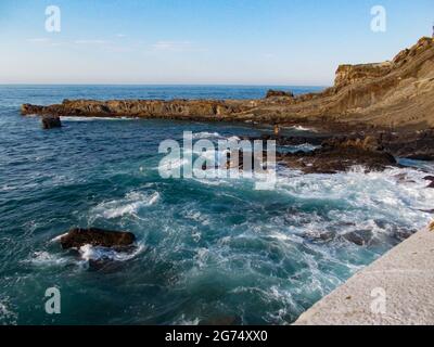 Ribadesella (Ribesella), à la sortie de la rivière Sella jusqu'à la mer Cantabrique, Principauté des Asturies, nord-ouest de l'Espagne. Banque D'Images