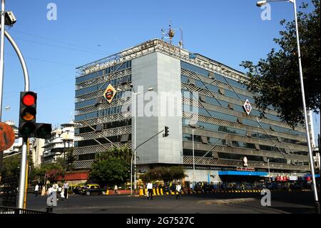 Mumbai; Maharashtra; Inde- Asie; mars; 2015 : porte de l'église chemin de fer occidental terminus local Ministère de chemin de fer indien bombay Banque D'Images