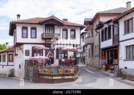 Zlatograd, Bulgarie - juillet 9,2021 - Maison bulgare traditionnelle de l'époque du renouveau. Mise au point sélective avec faible profondeur de champ. Banque D'Images