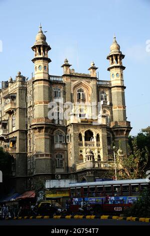 Mumbai; Maharashtra; Inde- Asie; Mars; 2015 : Majestic AMDAR Nivas, un grand bâtiment de l'époque coloniale à Shahid Bhagat Singh Marg à Colaba, Mumbai. Banque D'Images