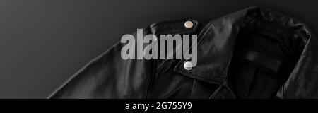 Modèle minimaliste monochrome avec veste. Soldes du Vendredi fou Banque D'Images