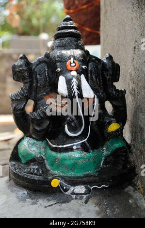 Nashik; Maharashtra; Inde- Asie; août; 2016 : Idol de Lord Ganesh Bank of Godavari River Nashik; Inde Banque D'Images