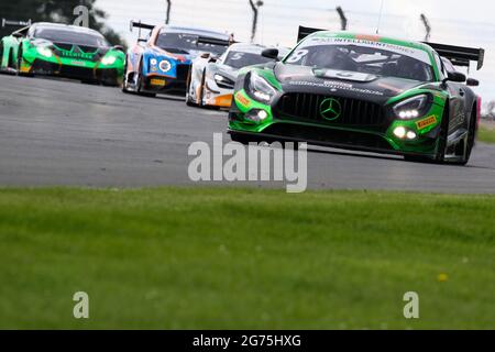 Castle Donington, Royaume-Uni. 11 juillet 2021. Team Abba Racing (#8) Mercedes-AMG GT3 conduite par Richard Neary et Sam Neary GT3 Silver/Am lors du championnat Intelligent Money British GT à Donington Park, Leicestershire, Angleterre, le 11 juillet 2021. Credit: Jurek Biegus/Alamy Live News Banque D'Images