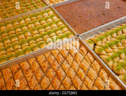 Différents types de desserts avec du baklava Banque D'Images