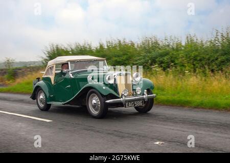 1952 50S Green MG TD TF 1250cc essence cabrio, en route KLMC The Cars The Star Show à Holker Hall & Gardens, Grange-over-Sands, Royaume-Uni Banque D'Images