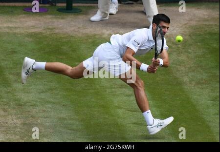 Londres, GBR. 11 juillet 2021. Championnat de Wimbledon de Londres Day13 11/07/2021 Novak Djokovic (SRB) en demi-match contre Matteo Berrettini (ITA) crédit: Roger Parker/Alay Live News Banque D'Images