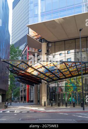 La voûte colorée du complexe de bureaux de la tour Bishopsgate de 22 dans la ville de Londres Banque D'Images