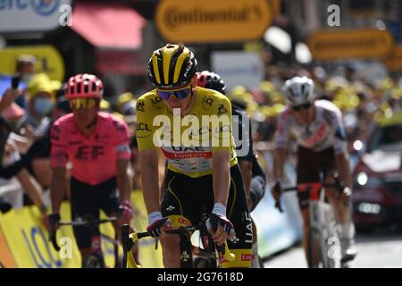 POGACAR Tadej (SLO) de l'ÉQUIPE des Émirats Arabes Unis, VIGEGAARD Jonas (DEN) de JUMBO - VISMA, CARAPAZ Richard (ECU) des GRENADIERS INEOS, URAN Rigoberto (col) de l'EF EDUCATION - NIPPO franchissant la ligne d'arrivée à l'étape 15 du Tour de France, dimanche 11 juillet 2021. Le crédit photo devrait se lire: Pete Goding/GodingImages Banque D'Images