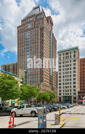 One South Street est un gratte-ciel de 31 étages situé dans le centre-ville de Baltimore, construit en 1992, anciennement Commerce place et Alex Brown Building. Banque D'Images