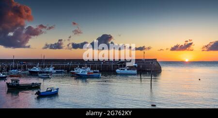 Le vieux port de Minehead sur la côte Somerset au lever du soleil. Banque D'Images