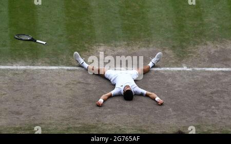 Londres, GBR. 11 juillet 2021. Championnat de Wimbledon de Londres Day13 11/07/2021 Novak Djokovic (SRB) en demi-match contre Matteo Berrettini (ITA) crédit: Roger Parker/Alay Live News Banque D'Images