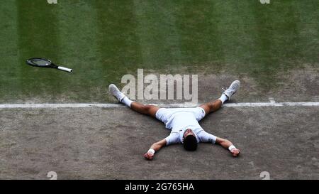 Londres, GBR. 11 juillet 2021. Championnat de Wimbledon de Londres Day13 11/07/2021 Novak Djokovic (SRB) en demi-match contre Matteo Berrettini (ITA) crédit: Roger Parker/Alay Live News Banque D'Images