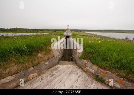 Vue extérieure d'un édifice historique recréé à la Fortresse française de Louisbourg, en Nouvelle-Écosse. Banque D'Images