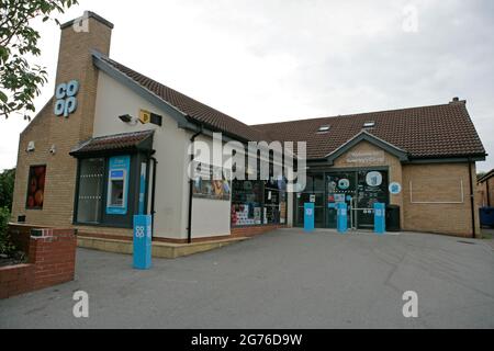 Beverley, Royaume-Uni. 11 juillet 2021. Les magasins de tout le pays ferment tôt pour permettre au personnel de regarder l'Angleterre dans la finale du tournoi Euro 2020 contre l'Italie à Wembley, la première finale pour l'Angleterre depuis 1966, il y a 55 ans. Crédit : Barry Anson/Alamy Live News Banque D'Images