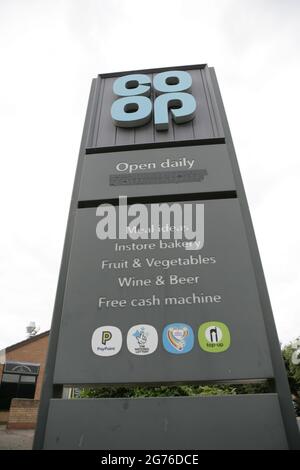 Beverley, Royaume-Uni. 11 juillet 2021. Les magasins de tout le pays ferment tôt pour permettre au personnel de regarder l'Angleterre dans la finale du tournoi Euro 2020 contre l'Italie à Wembley, la première finale pour l'Angleterre depuis 1966, il y a 55 ans. Crédit : Barry Anson/Alamy Live News Banque D'Images