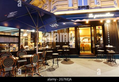 Le restaurant français traditionnel le Parenthese est situé sur le boulevard Montparnasse, dans le 15ème arrondissement de Paris. Banque D'Images