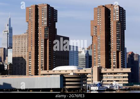 Waterside Plaza, Skyports Marina, Skyport garage, École des Nations Unies à Kips Bay sur l'East River, Manhattan, New York, New York, New York, New York. Banque D'Images