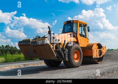 Machine de construction avec compacteur à rouleaux et de profondeur Banque D'Images