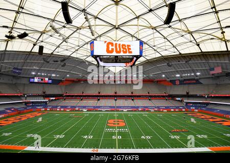 Syracuse, New York, États-Unis. 17 avril 2021. Vue générale du Carrier Dome avant un match de crosse NCAA entre les talons de goudron de Caroline du Nord et l'Orange de Syracuse le samedi 17 avril 2021 au Carrier Dome de Syracuse, New York. Caroline du Nord a gagné 21-9. Riche Barnes/CSM/Alay Live News Banque D'Images