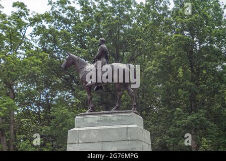 Gettysburg, PA, Etats-Unis - 14 juin 2008 : monuments du champ de bataille. Gros plan du général Robert E. Lee statue équestre en bronze sur socle en ciment gris. G Banque D'Images