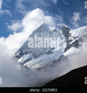 Magnifique support blanc sur Salkantay trek en chemin vers Machu Picchu, région de Cuzco dans les Andes péruviennes Banque D'Images