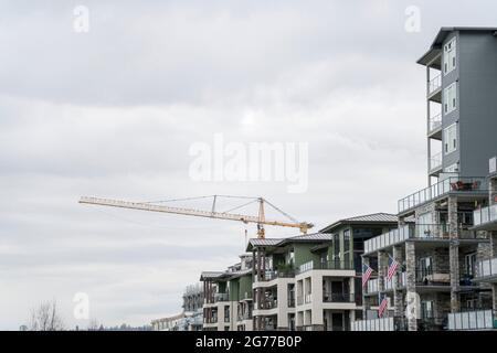 Complexe d'appartements à Tacoma avec vue sur un chantier de construction Banque D'Images