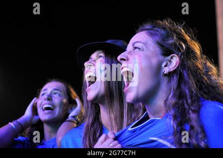 Rome, Italie. 11 juillet 2021. Les fans italiens sur la Piazza del Popolo à Rome, lors du dernier match de l'UEFA Europe 2020, entre l'Italie et l'Angleterre à Rome, Italie, le 11 juillet 2021. (Photo par Vincenzo Izzo/Sipa USA) crédit: SIPA USA/Alay Live News Banque D'Images