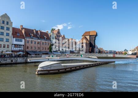 GDANSK, POLOGNE - 13 juin 2021 : Gdansk, Pologne - 13 2021 juin « la célèbre porte de grue de Gdansk » Banque D'Images