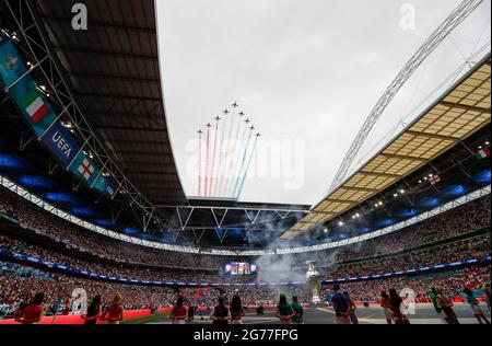 Londres, Royaume-Uni. 11 juillet 2021. Photo prise le 11 juillet 2021 montre la cérémonie de clôture après la finale entre l'Angleterre et l'Italie à l'UEFA EURO 2020 à Londres, Grande-Bretagne. Credit: Han Yan/Xinhua/Alay Live News Banque D'Images