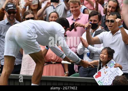 Novak Djokovic (SRB) remporte son 20e Grand Chelem aux Championnats de Wimbledon 2021 à l'AELTC à Londres, au Royaume-Uni, le 11 juillet 2021. Photo par ABACAPRESS.COM Banque D'Images