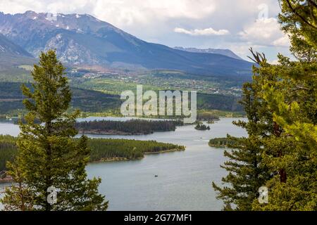 Vue panoramique sur le réservoir de Dillon depuis Sapphire point. Comté de Summit, Colorado Banque D'Images