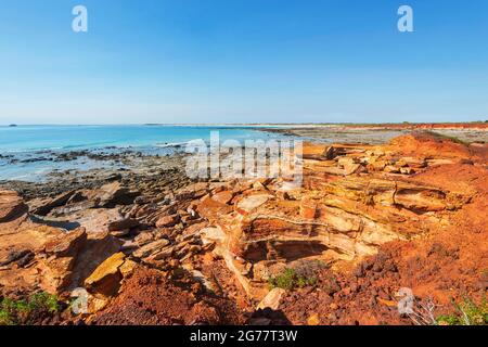 Pittoresques falaises rouges de Pindon le long de la côte à la célèbre pointe de Gantheaume, Broome, Australie occidentale, Australie occidentale, Australie occidentale Banque D'Images