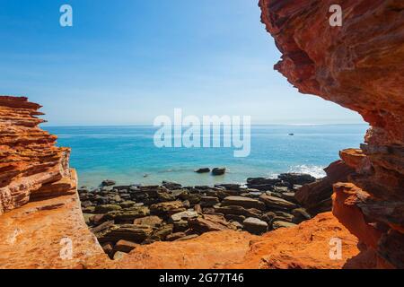 Pittoresques falaises rouges de Pindon le long de la côte à la célèbre pointe de Gantheaume, Broome, Australie occidentale, Australie occidentale, Australie occidentale Banque D'Images