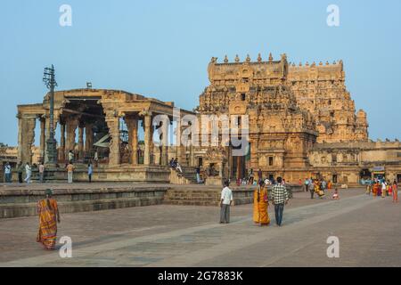 Nandi mandapam et gopura au temple de Brihadisvara, Tamil Nadu, Inde Banque D'Images